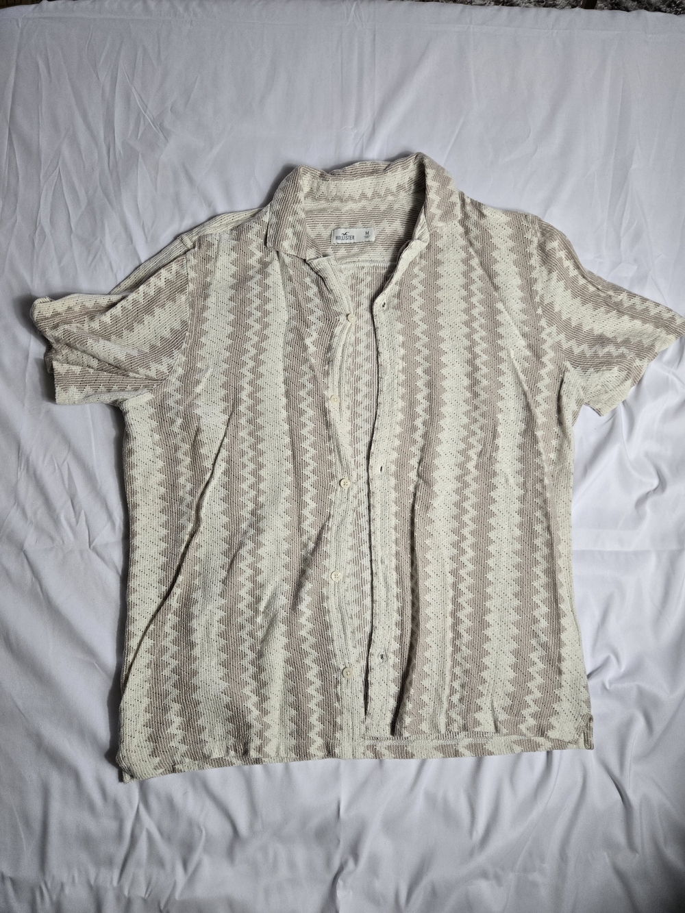 Hollister Textured Zigzag Short Sleeve Shirt - Cream & Tan